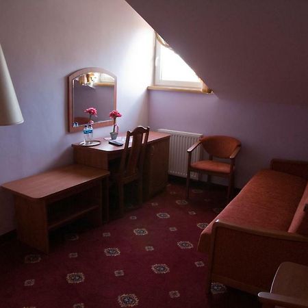 Dwor Dluzniewo Bed & Breakfast エクステリア 写真