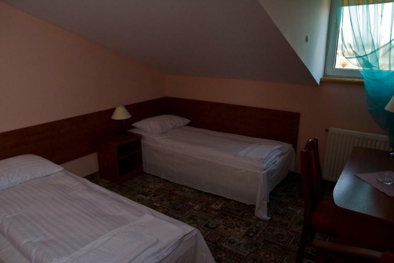 Dwor Dluzniewo Bed & Breakfast エクステリア 写真