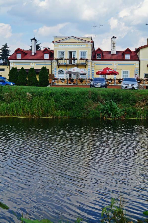 Dwor Dluzniewo Bed & Breakfast エクステリア 写真