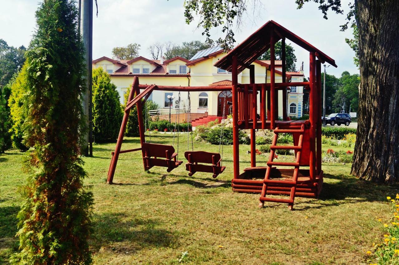 Dwor Dluzniewo Bed & Breakfast エクステリア 写真